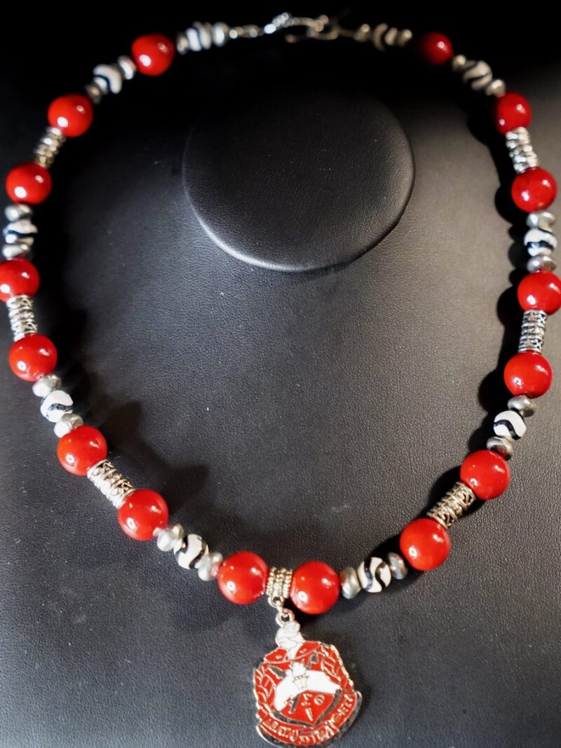 Style D07 – Red rounds, black/white agate rondelles, pewter discs, filigree silver tubes