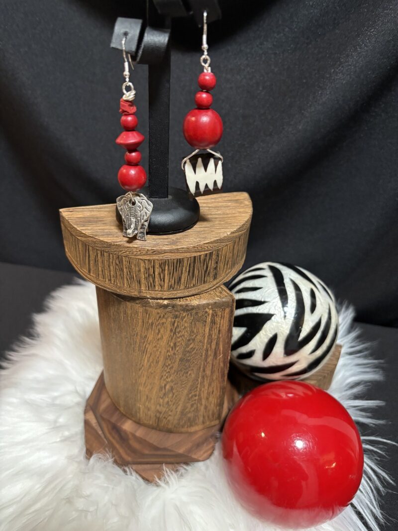 Style E05 – asymmetric: red howlite chips & rounds with silver elephant charm / large red round with carved bone tooth pendant