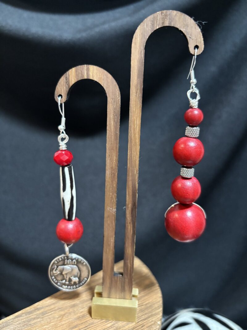 Style E07 – asymmetric: red crystal, black & white batik bone tube, red round