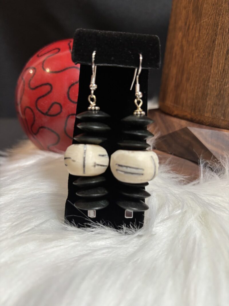 Style E08 – stacked black wood/horn discs, carved bone barrel bead, silver hooks