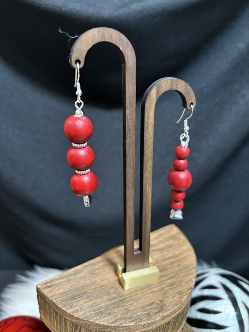 Style E12 – asymmetric red howlite: three large rounds / stack of small rounds, silver spacers, silver hooks