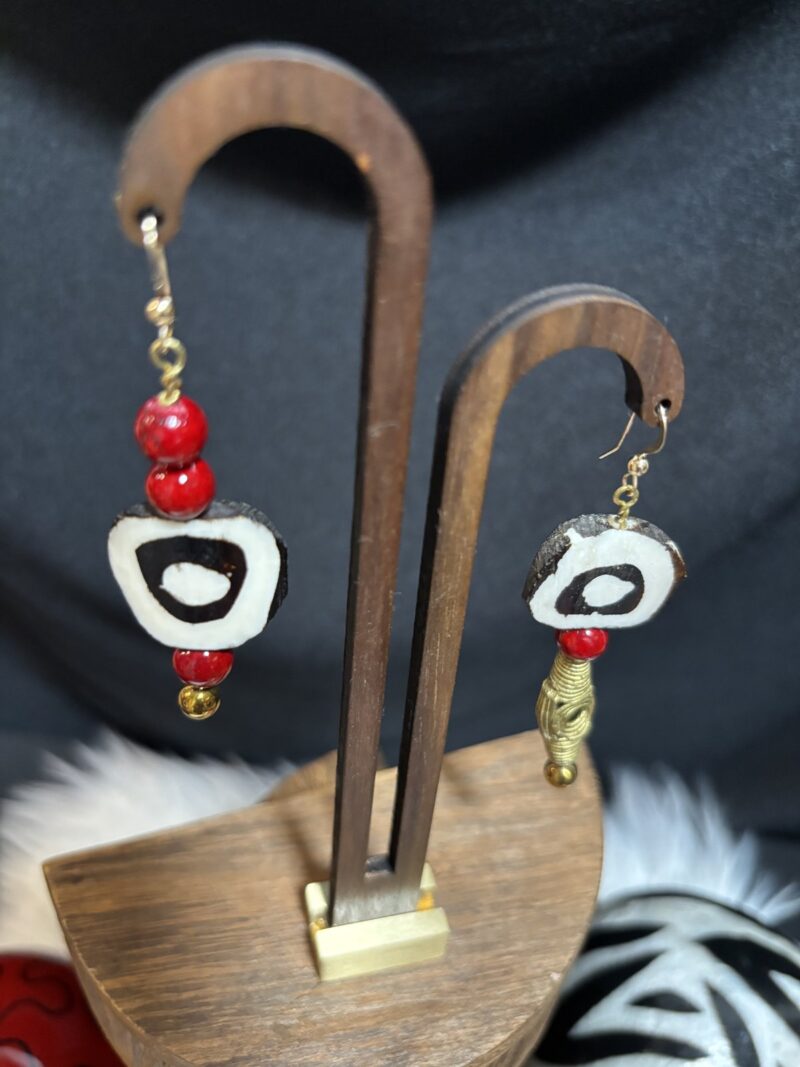 Style E15 – black & white bone eye donut, red rounds, brass accent bead, gold hooks