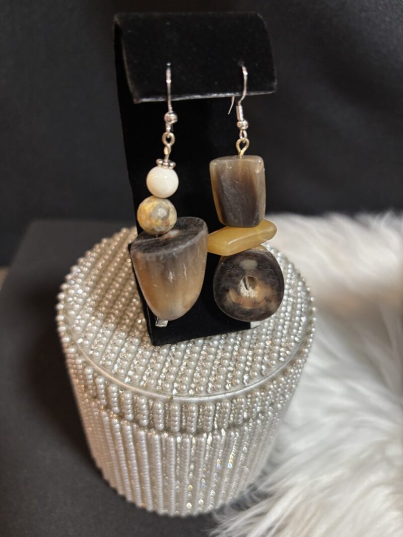 Style E17 – asymmetric natural horn tusk & disc, cream and jasper rounds, amber-tone slab, silver hooks