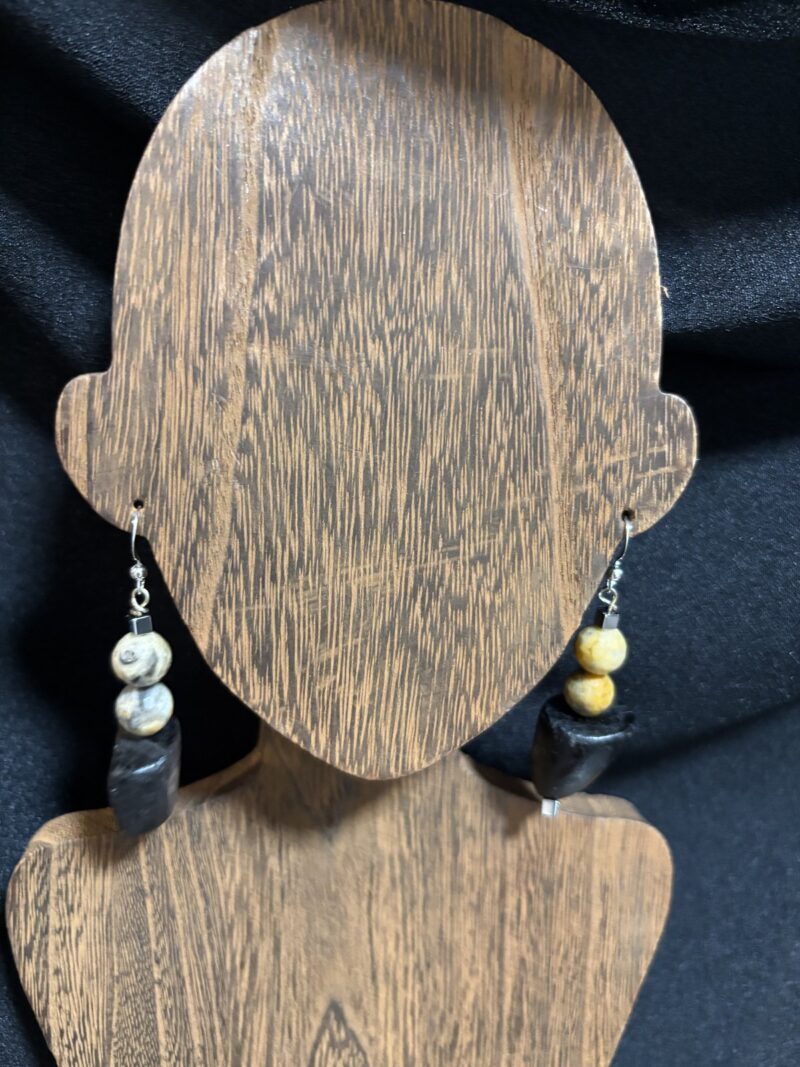 Style E18 – jasper rounds with dark horn drop, silver hooks