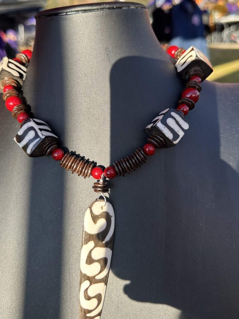 Style N07 – Black/white batik bone cubes, red coral rounds, coconut-shell disc spacers, long carved batik bone pendant